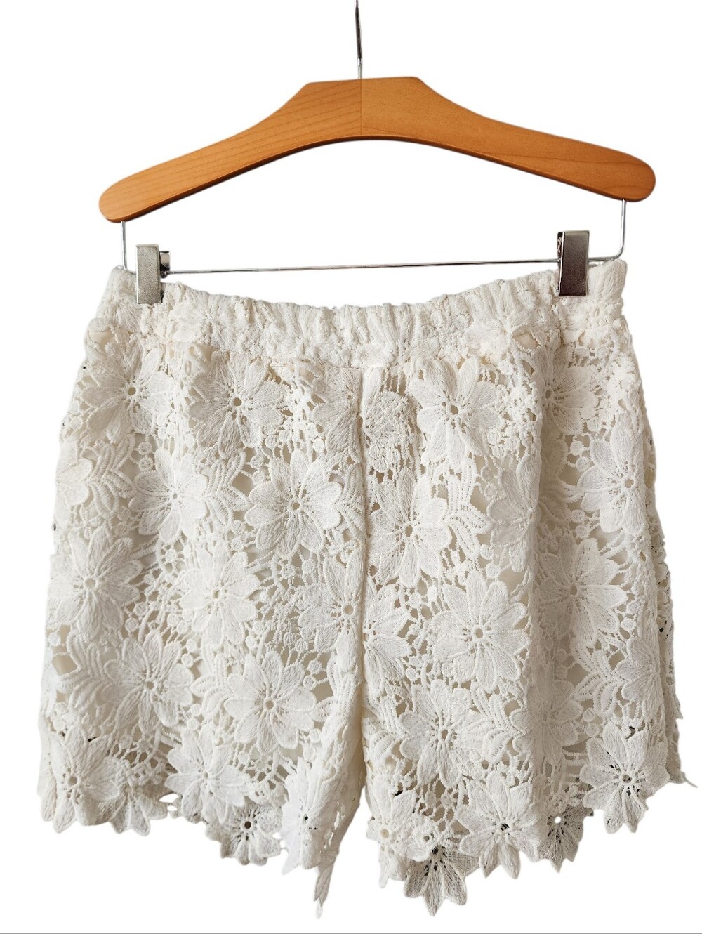 NWT RAGA White Floral Eyelet Lined Elastic High Waist Shorts with Scalloped Hem